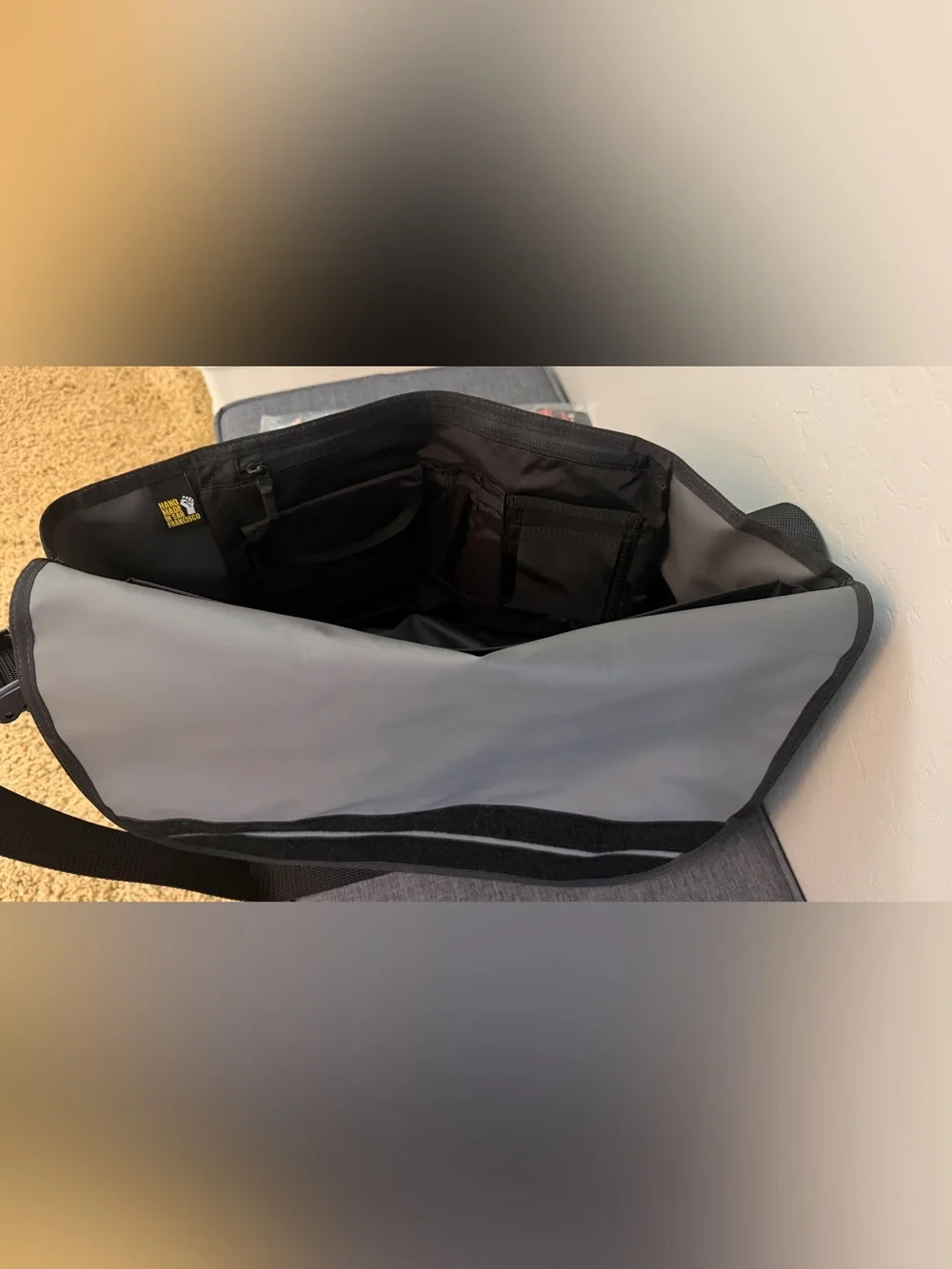 **NWT Timbuk2 Black Messenger Bag- Size M